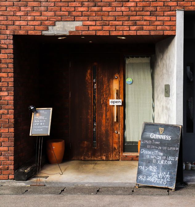 ワイン食堂ながた入り口
